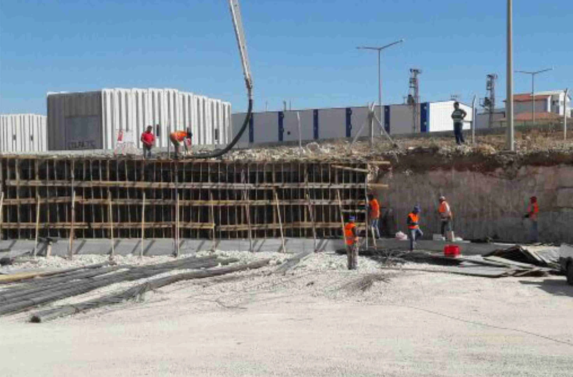 Ece Plaza İstinat Duvarı ve Fabrika İçi Çevre Yolu Yapım İşi — Gültaş arşivi